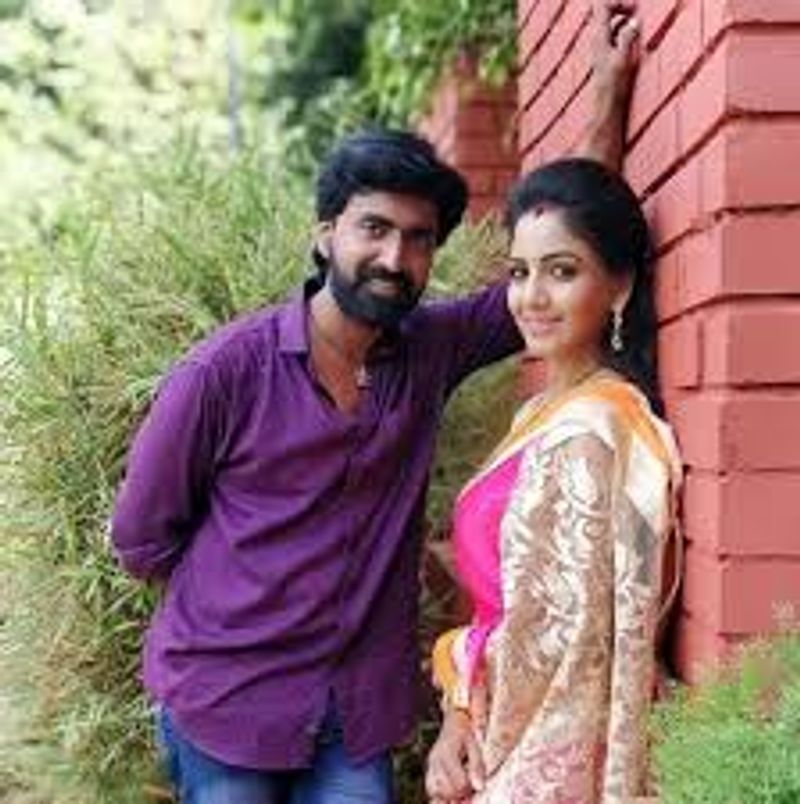 Biggboss tamil 5 contestent Pavani Reddy divorces second husband