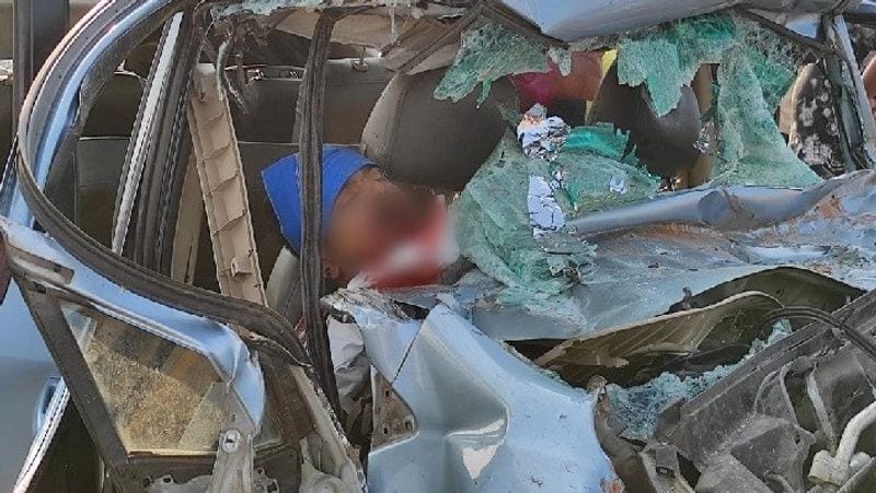 jharkhand news three peole dead as road accident in east singhbhum kpr