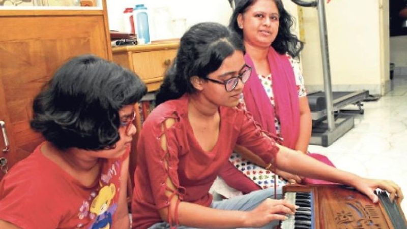 jharkhand news icse board result 2020 icse board 10th 12th results today state topper adrika in jharkhand kpr