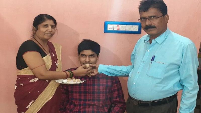 jharkhand news icse board result 2020 icse board 10th 12th results today state topper adrika in jharkhand kpr