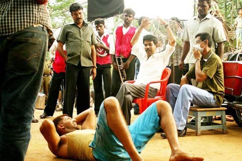 ஆர்யா பென்டை கழட்டிய பாலா 