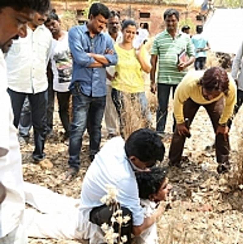 தாரை தப்பட்டை படத்தில் சசிகுமார் கீழே விழுந்த காட்சி 