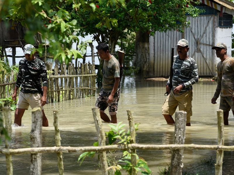 বিভিন্ন বন্যাকবলিত এলাকায় উদ্ধারকাজ চলছে। অসমের মুখ্যমন্ত্রী সর্বানন্দ সোনওয়াল পরিস্থিতির উপর নজর রাখছেন। বন্যা কবলিত এলাকায় করোনা সংক্রমণ মোকাবিলায় স্বাস্থ্যবিধি মেনে চলা হচ্ছে কি না সেদিকেও খেয়াল রাখার জন্য ডেপুটি কমিশনারকে নির্দেশ দিয়েছেন তিনি।