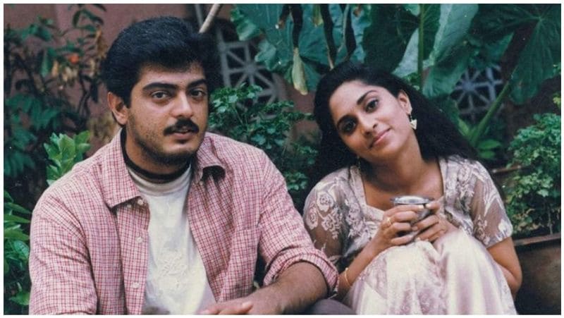 சரண் இயக்கத்தில் அஜித் - ஷாலினி நடித்த அமர்களம் படத்தின் போது இருவருக்கும் இடையே காதல் மலர்ந்தது. பெற்றோர்களும் காதலுக்கு பச்சைக்கொடி காட்ட, அமர்களம் படம் வெளியான அடுத்த ஆண்டே 2002ல் அஜித், ஷாலினி திருமணம் கோலாகலமாக நடந்தது. 