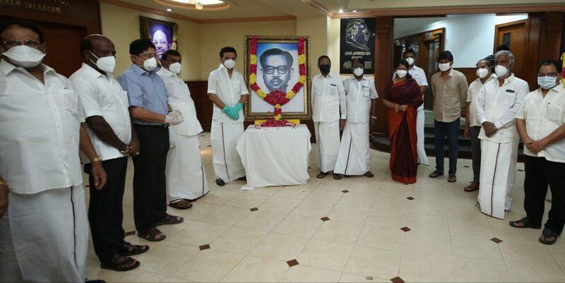 Tribute to navalar Nedunchezhiyan for the first time in anna arivalayam