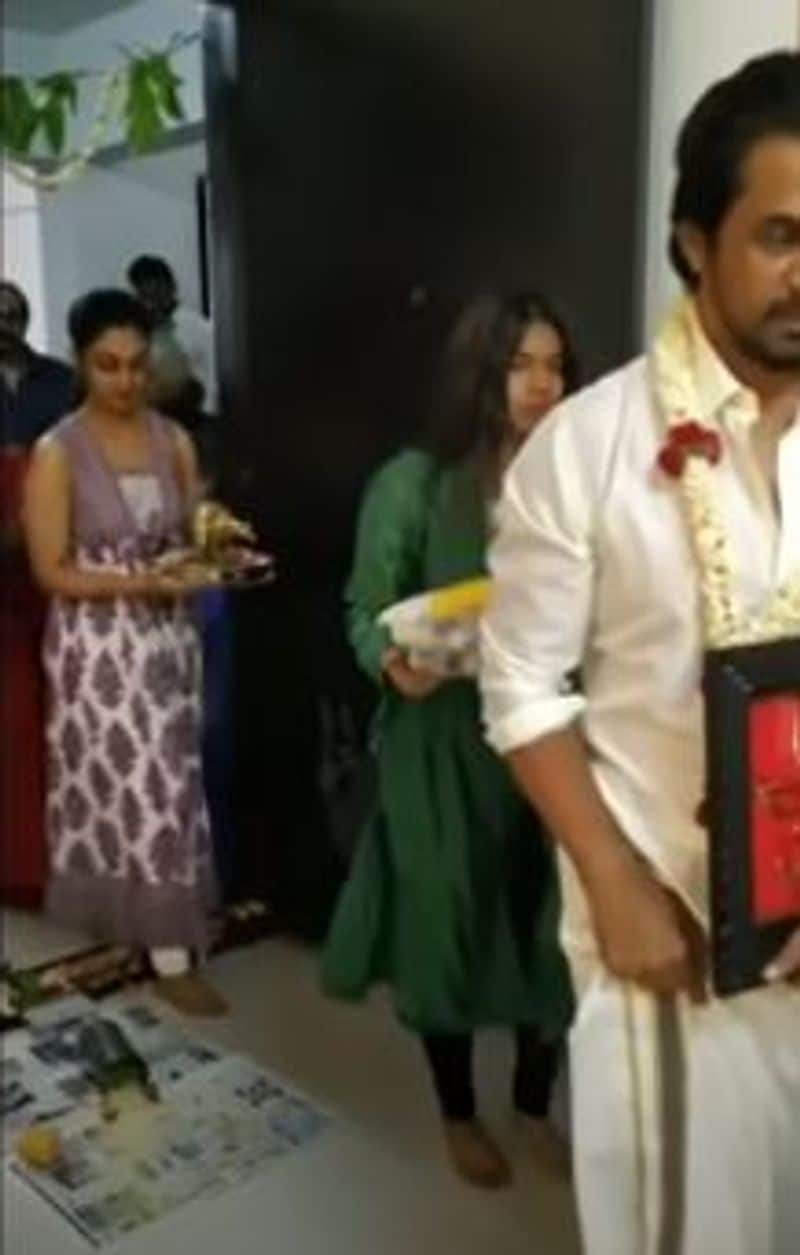 action king arjun house warming ceremony stills