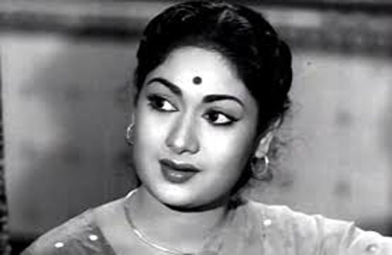 1952இல் தெலுங்கு படத்தில் அறிமுகம் ஆகி பின்னர் அணைத்து மொழிகளிலும் நடித்து நடிகையர் திலகம் பெயர் பெற்றார் மகாநதி வாழ்ந்த சாவித்ரி 