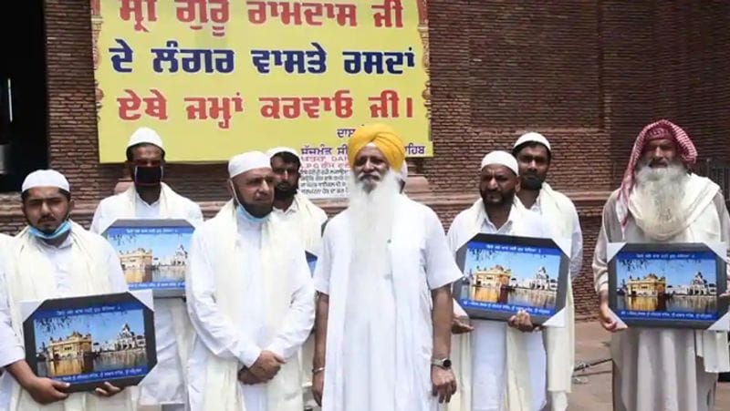Muslims Donate 330 quintals of grain in golden temple during lockdown And Coronavirus KPY