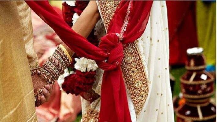 Husband forced me to flirt with his friends, demanded dowry: Guj woman to police Husband forced me to flirt with his friends, demanded dowry: Guj woman to police