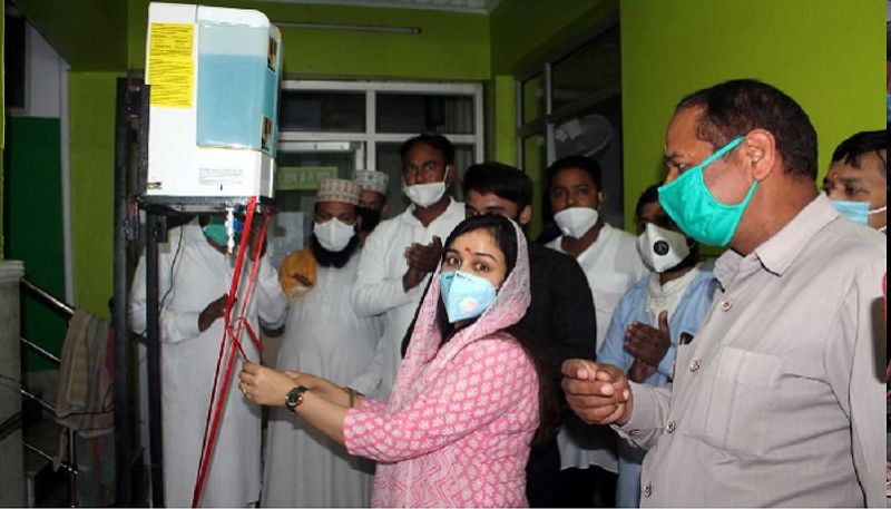Mulayam Singh Yadav's younger daughter-in-law went to the mosque asa