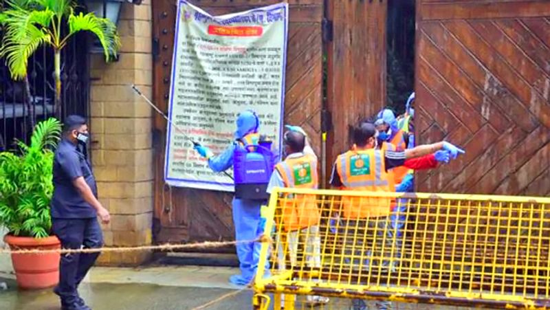 Amitabh Bachchan Fans Pray in Temples for Big B Speedy Recovery KPG
