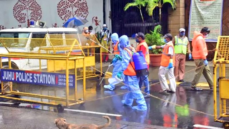 Amitabh Bachchan Fans Pray in Temples for Big B Speedy Recovery KPG
