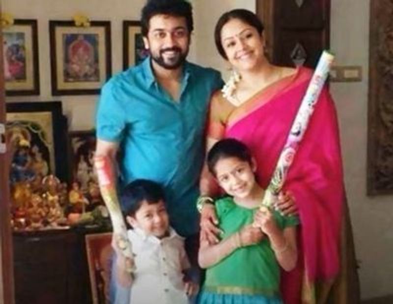 నవ్వులు చిందిస్తున్న సూర్య, జ్యోతికల ఫ్యామిలి