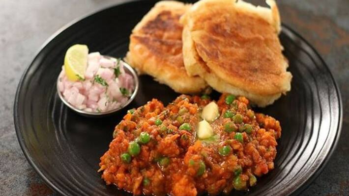 In Lock down make very tasty Mumbai street food Pav bhaji recipe BDD In Lock down make very tasty Mumbai street food Pav bhaji recipe BDD