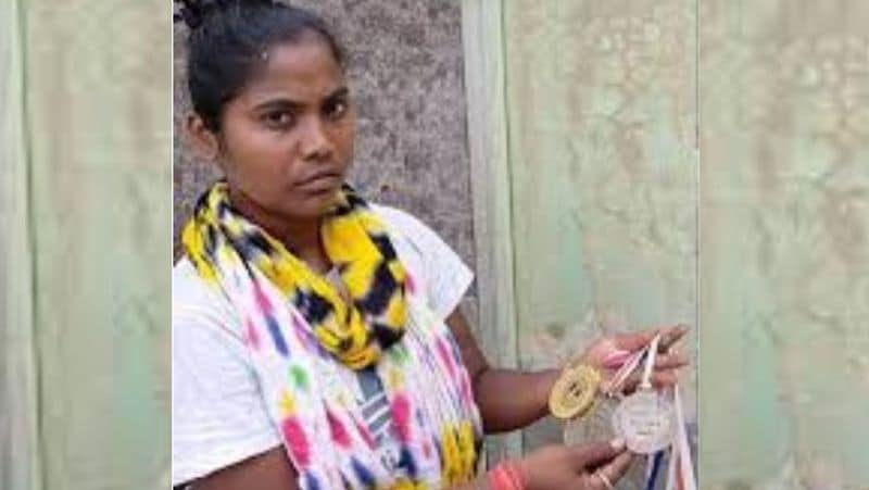 haryana news rohtak all india gold medalist player is poor financial condition running a labour charges kpr