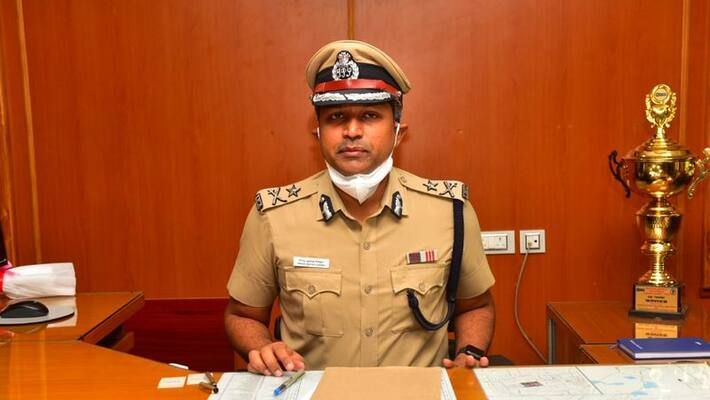 Auto driver who went for delivery during curfew.! Commissioner of Police Prem Anand Sinha gave a surprise.! Auto driver who went for delivery during curfew.! Commissioner of Police Prem Anand Sinha gave a surprise.!