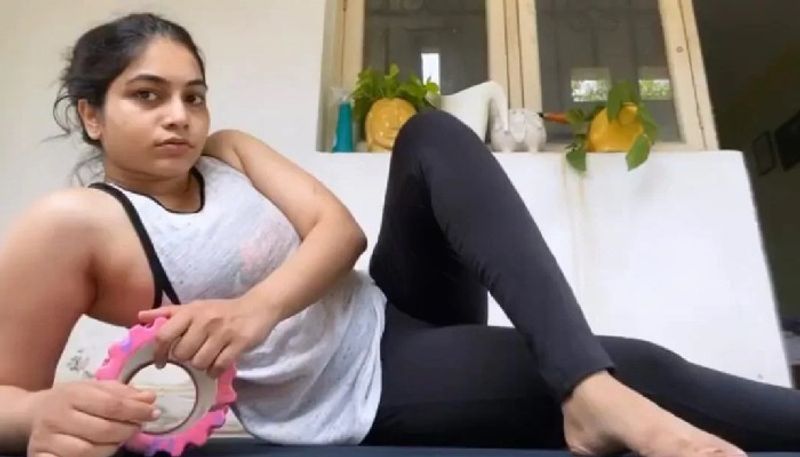 పునర్నవీ భూపాలం హాట్ ఇన్స్టాగ్రామ్ పోస్ట్స్