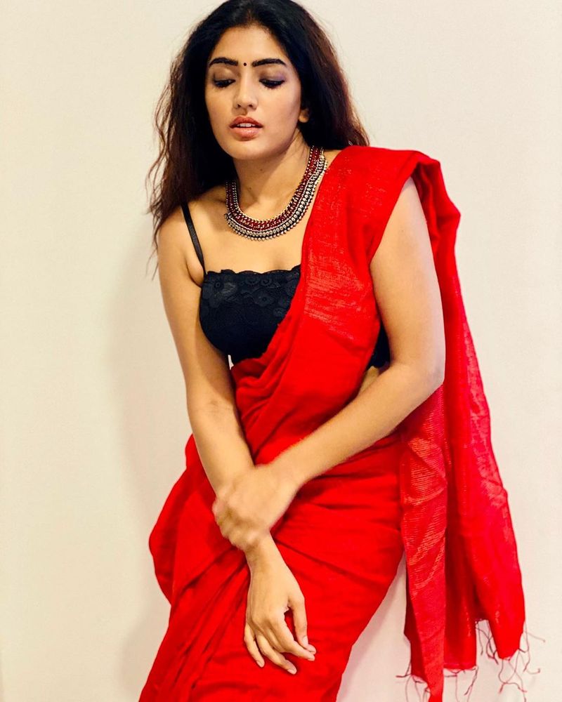 ఎంబీఏ పూర్తి చేసిన ఈ బ్యూటీ సినిమాల మీద మక్కువతో ఇండస్ట్రీలోకి అడుగుపెట్టింది.