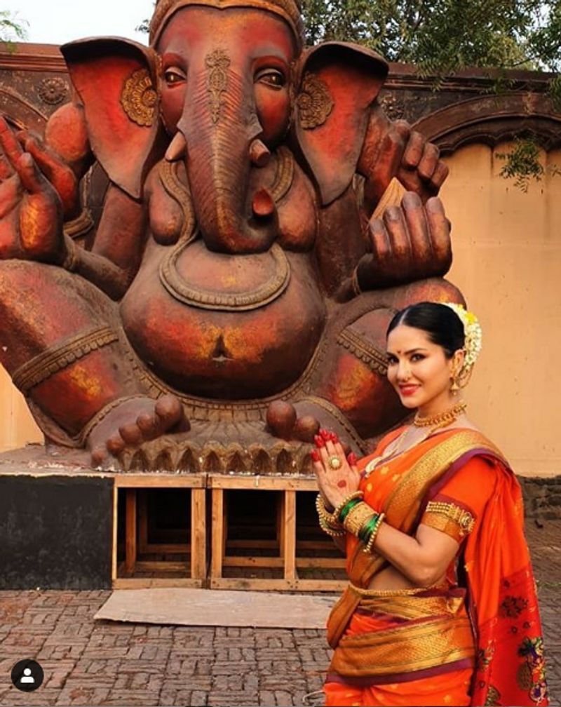 ఎప్పుడు పొట్టి బట్టల్లో మాత్రమే కనిపించే సన్నీ లియోన్, సారీలోనూ దర్శనమిస్తోంది.