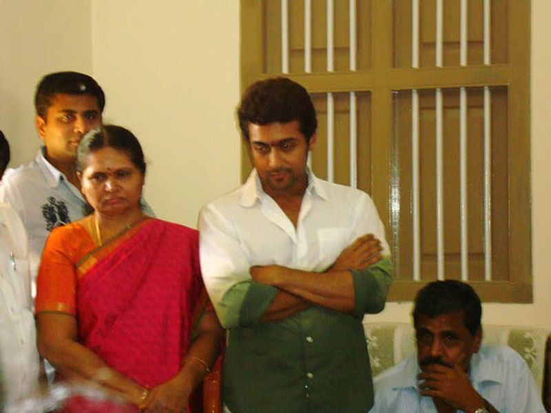 நடிகர் சூர்யாவின் தாய் லட்சுமி சிவகுமார் 