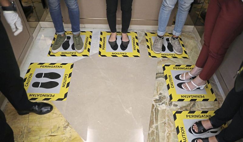 chinese coronavirus superspreader infects 71 people in just 60 seconds in lift kph