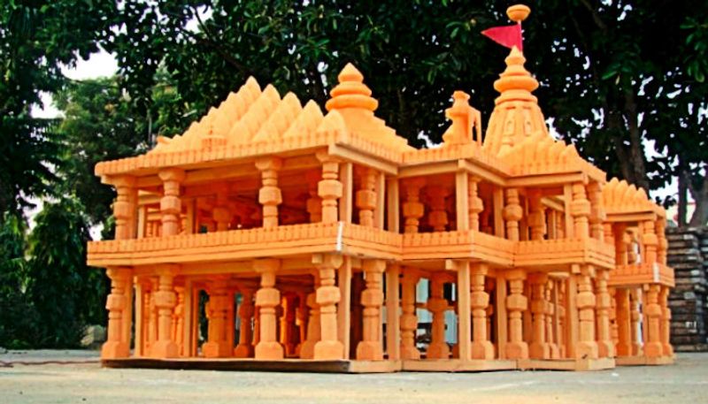 এরপরই তিনি ভারতের বিরুদ্ধে 'ভুয়ো অযোধ্যা তৈরি'র অভিযোগ আনেন। তিনি বলেন, ভারত নেপালের সাংস্কৃতিক ঐতিহ্য দখল করেছে। নেপালি প্রধানমন্ত্রীর আরও অভিযোগ, ভারতের 'অযোধ্যা' ঘিরে বিরাট বিতর্ক রয়েছে। কিন্তু, থোরি গ্রামে তাঁদের অযোধ্যা নিয়ে তেমন কোনও সমস্যা নেই।
