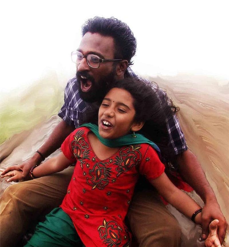 தங்க மீன்கள் படத்தில் ஒரு வரி அது அனைவர்க்கும் பிடித்தது முத்தம் காமத்தில் சேர்ந்தது அல்ல அப்பாக்களுக்கு மட்டும் தெரியும் அதே மாதிரி அப்பா மகள் நல்ல நடித்து வெளியானது 
