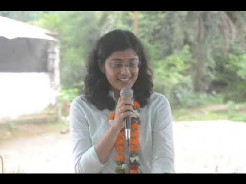 ias success story of upsc topper surabhi gautam upsc all india rank 1 2016 mp girl surabhi gautam story kpt