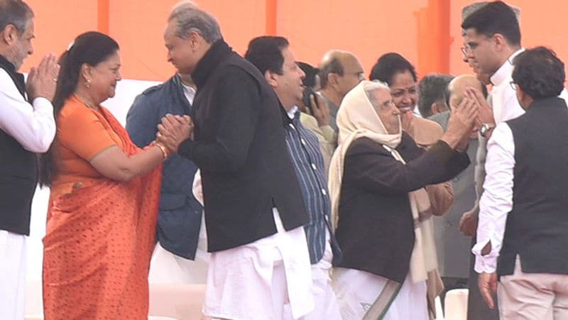Rajasthan Politics: Controversy between Chief Minister Ashok Gehlot and Sachin Pilot and some old photos kpa