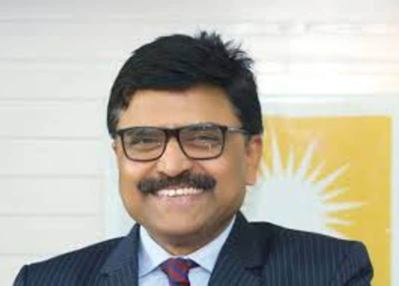 పీవీ రమేష్ సోషల్ మీడియాలో చాలా యాక్టీవ్ గా ఉండే విషయం మనందరికీ తెలిసిందే. ఆయన ఈ కరోనా కష్టకాలంలో ఆంధ్రప్రదేశ్ లోని టెస్టుల దగ్గరి నుండి రాష్ట్రంలోకి వచ్చిపోయేవారి వివరాలని ఇతరాత్రాలను మేనేజ్ చేసిన విషయం తెలిసిందే. ఆయనకు ఈ విషయంలో ఎంత గుర్తింపు వచ్చిందో అందరికి తెలిసిందే.