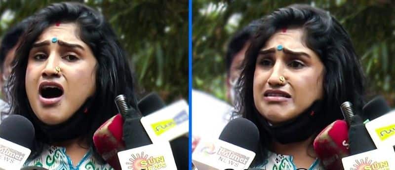 Big boss Vanitha emotionally crying in front of media people