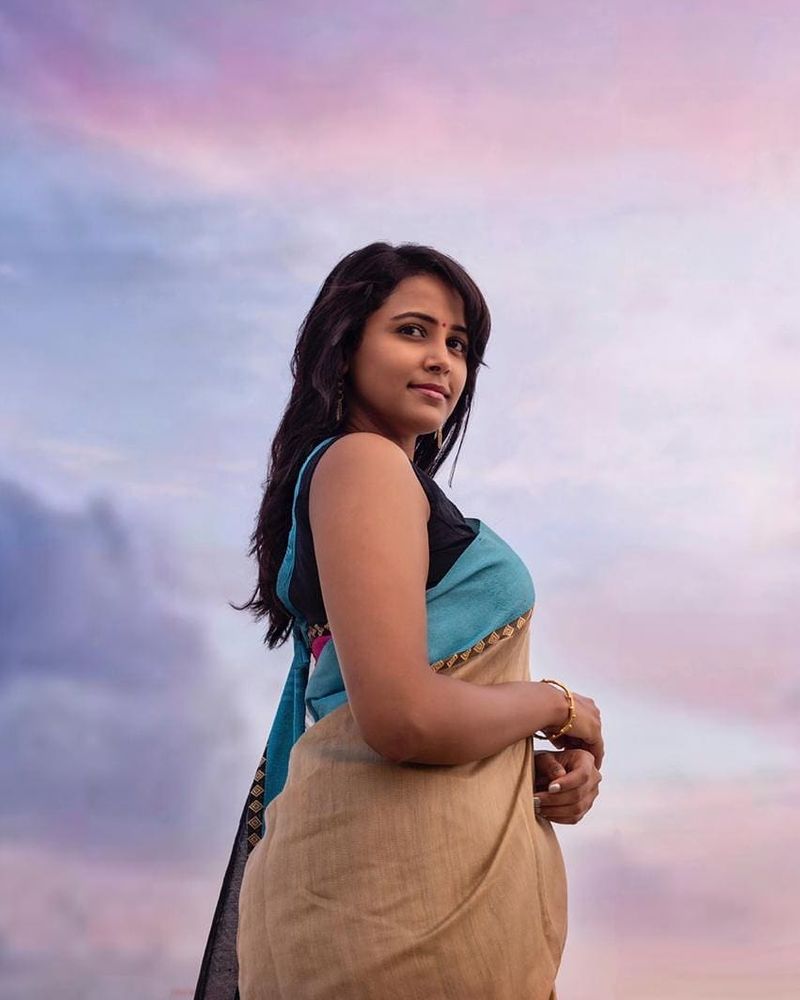 இளசுகளை சூடேற்றும் நடிகை 