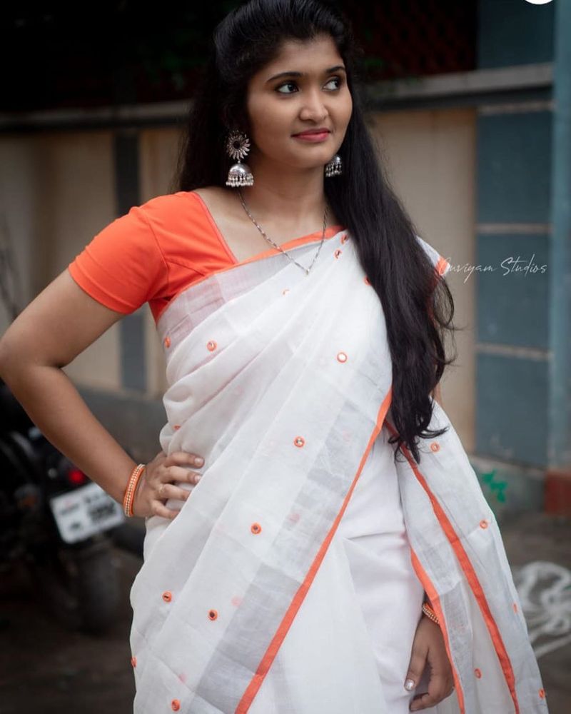 சும்மா பளீர்னு இருக்கும் டோரதி 