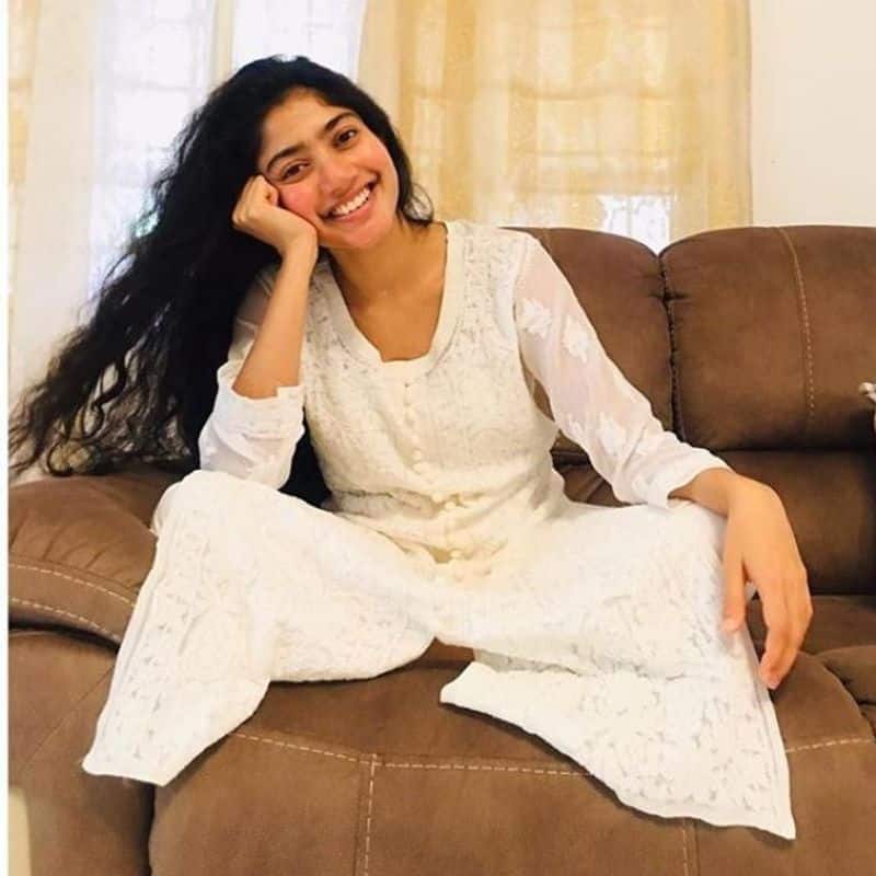 malar fame sai pallavi appears for exam in trichy poses for selfie with fans