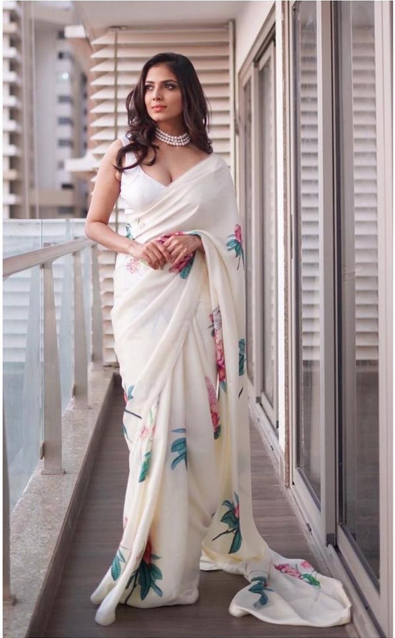 Malavika Mohanan Hot Bikini Photo Going Viral in social media