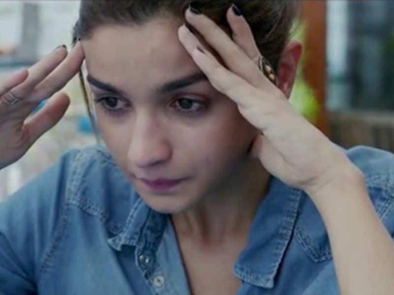 স্টারকিডদের দিকে আঙুল তুলে উঠছে প্রশ্ন, কেন তাঁদেরই এতটা দাপট। নতুন মুখেদের ভিড়ে তাঁদেরই কেন বেশি দেখা যায়।