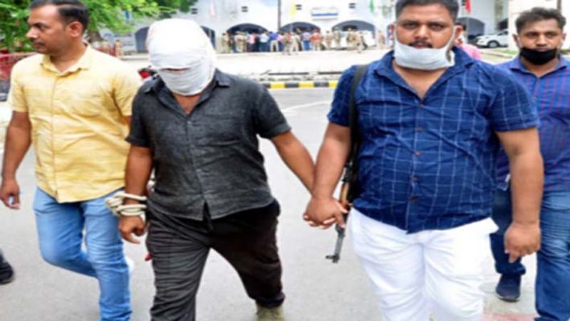Gangster Vikas Dubey threatened colleagues if anyone not shoot i will kill him kpl