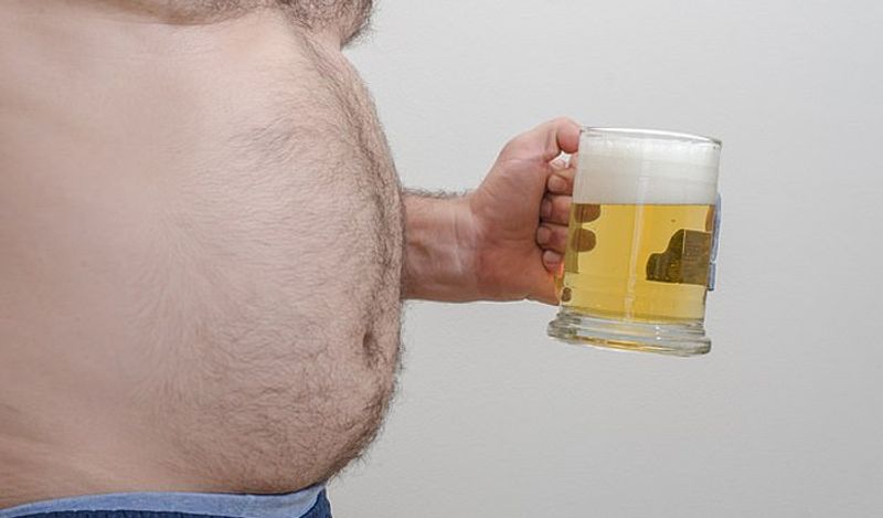 new study reveals beer belly reduces men chances to be father fir fifty percent kph