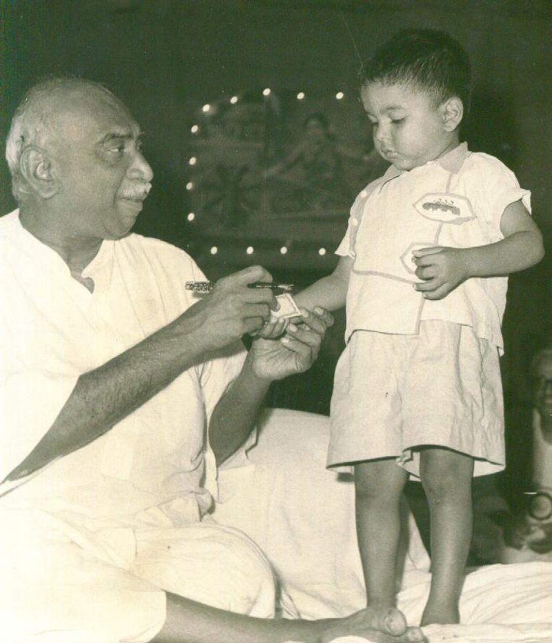  காமராசருக்கு இந்திராகாந்தியுடன் ஏற்பட்ட பிணக்கின் காரணமாகக் காங்கிரசு கட்சி இரண்டாக உடையும் நிலை ஏற்பட்டது. காமராசரின் தலைமையிலான சிண்டிகேட் காங்கிரசு தமிழக அளவில் செல்வாக்குடன் திகழ்ந்தது. ஆனாலும் திராவிட முன்னேற்றக் கழகத்தின் மாபெரும் வளர்ச்சியால் அதன் பலம் குன்றிப் போகக் காமராசர் தன்னுடைய அரசியல் பயணத்தைத் தமிழக அளவில் சுருக்கிக் கொண்டார்.
