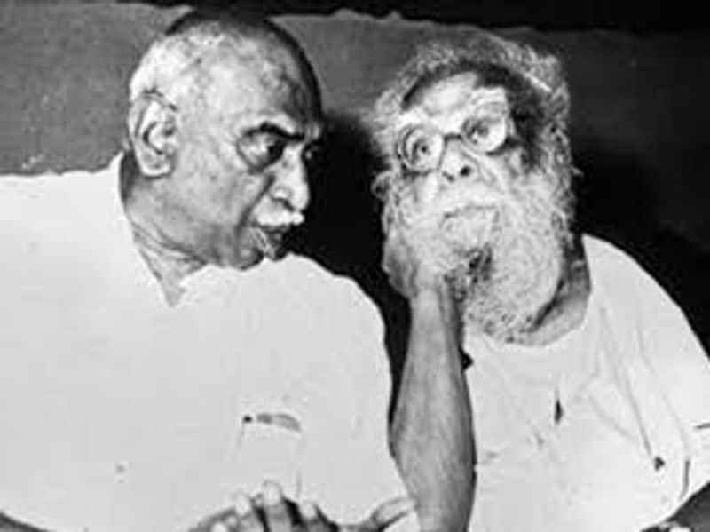 தமிழக ஆட்சியாளர்களின் தவறுகளைச் சுட்டிக் காட்டி வந்தார். இந்திரா காந்தி நெருக்கடி நிலையினை அமல் செய்தபோது அதனைக் கடுமையாக எதிர்த்தவர்களில் காமராசரும் ஒருவர். இந்தியாவின் அரசியல் போக்குகுறித்து மிகுந்த குறையும் கவலையும் கொண்டிருந்த நிலையில் காமராசர் இருந்தார்.
