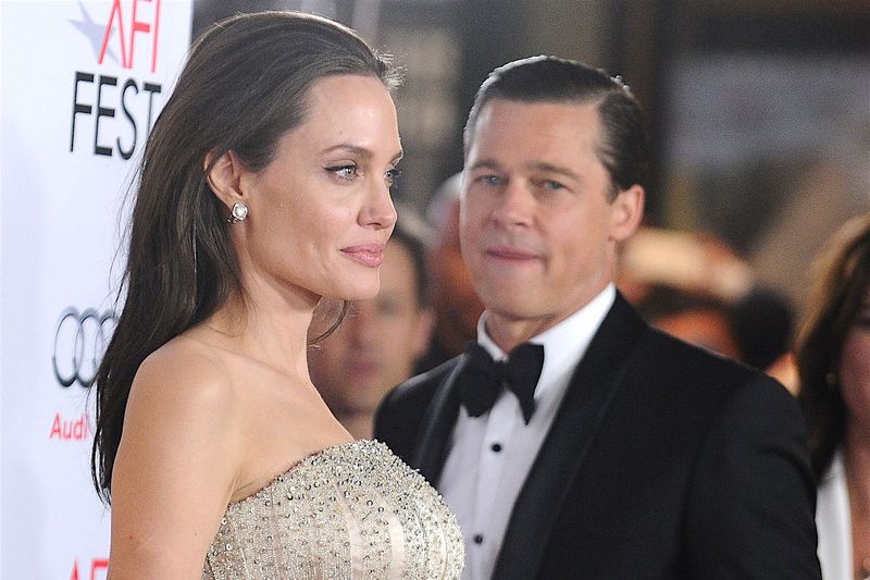 Famous Actor Brad Pitt run faster form EX wife angelina jolie house photos Going Viral