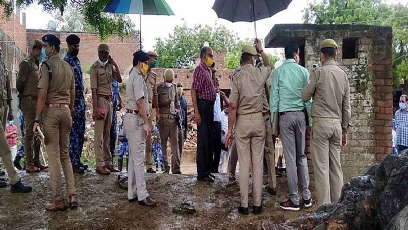 Gangster Vikas Dubey beat complainant Rahul in front of SO Vinay Tiwari he Surfaced after 12 days kpl