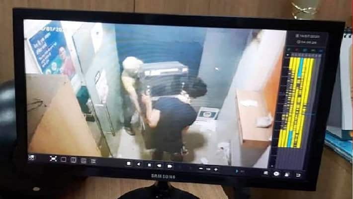 Thieves took away ATMs in Bihar, could not withdraw 13.44 lakh cash ASA Thieves took away ATMs in Bihar, could not withdraw 13.44 lakh cash ASA