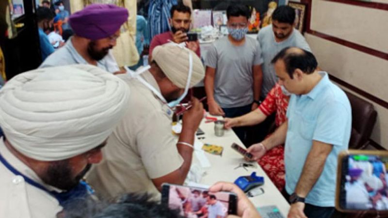Moga news criminals shot shopkeeper for robbery, shocking CCTV footage goes viral kpa
