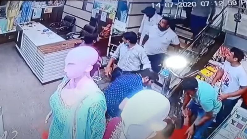 Moga news criminals shot shopkeeper for robbery, shocking CCTV footage goes viral kpa