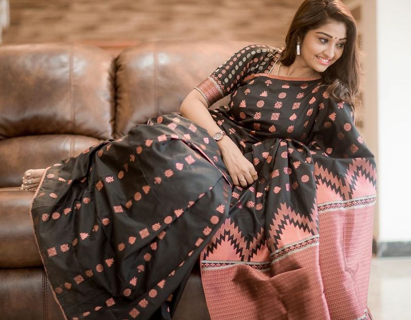 அழகாக மாறிய நீல 