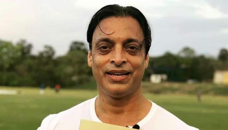 shoaib akhtar reveals that he had intentionally bowled beamer to ms dhoni