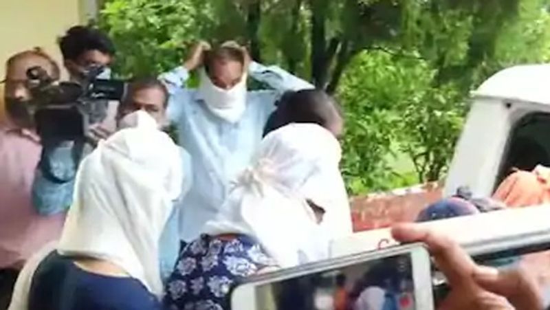 madhya pradesh news crime senior journalist pyare miyan accused of raping minor girls arrested in srinagar kpr