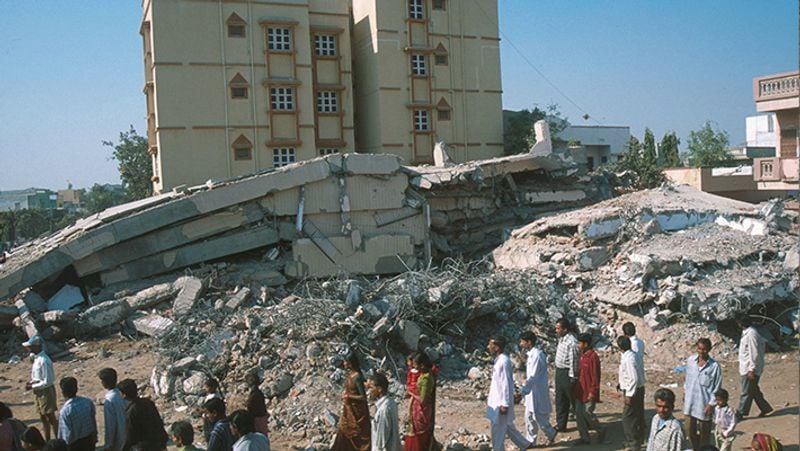 Earthquake in Gujarat and Assam, see some pictures of dangerous earthquake in Bhuj of Gujarat kpa