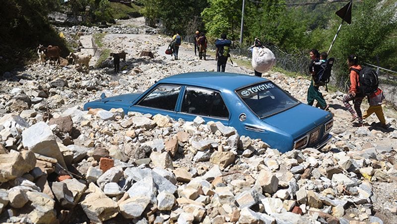 Earthquake in Gujarat and Assam, see some pictures of dangerous earthquake in Bhuj of Gujarat kpa